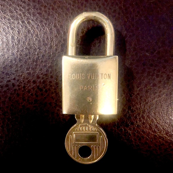 Vintage LV Louis Vuitton Padlock Lock & Key 205 - Picture 13 of 13